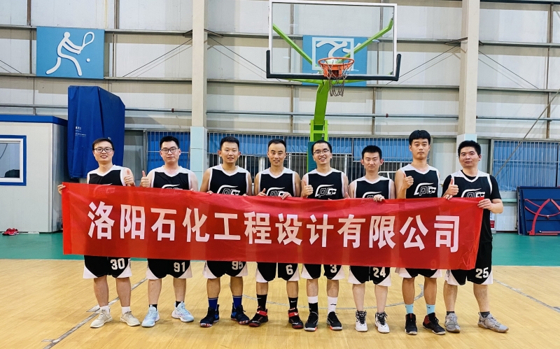 我公司籃球隊(duì)合影（左起：許躍、張晨曦、劉維斯、韓明剛、吳岳、魯明飛、程楊萬里、趙沖）